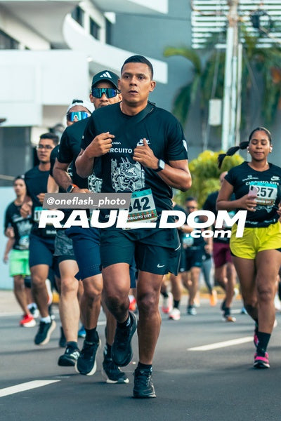 CircuitoCity5K-oneflashphoto-276.jpg