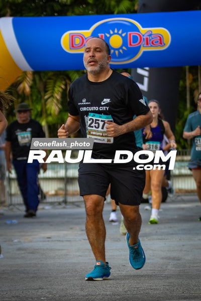 CircuitoCity5K-oneflashphoto-870.jpg