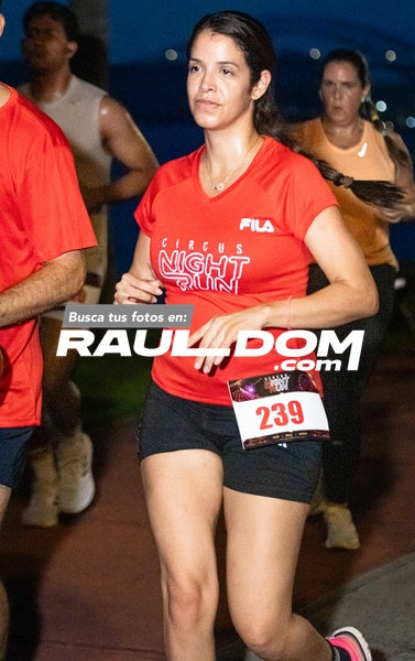 NightRun-elguillephoto-9250.jpg
